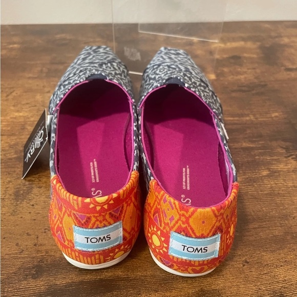 TOM's Blue Southwest Inspired Slip On - Size 7.5 Wide - Picture 4 of 5